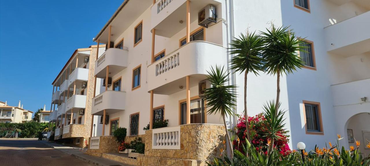 Apartamentos Cabrita Olhos de Agua  Exterior photo